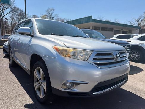 Used 2012 Toyota Highlander Limited w/ Tow Pkg image 3
