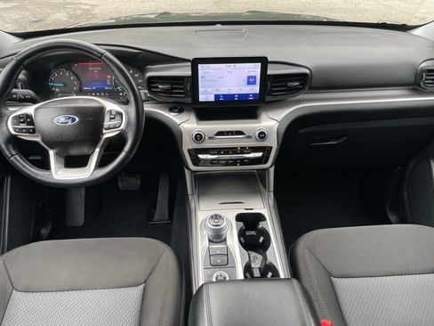Used 2023 Ford Explorer XLT AWD/4WD image 16