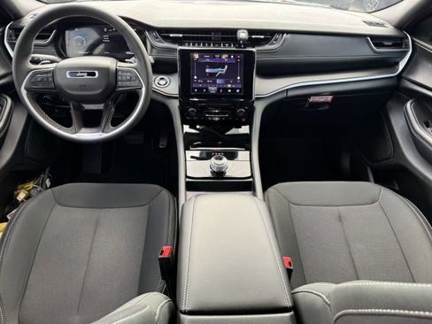 Used 2025 Jeep Grand Cherokee L Laredo image 13