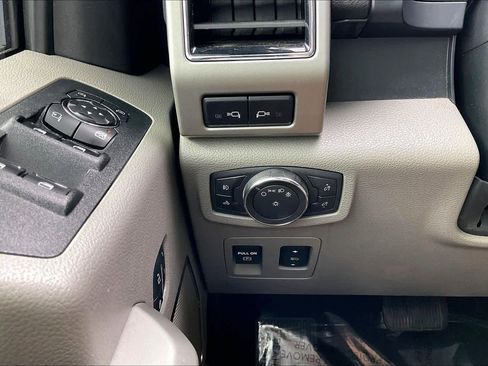 Used 2018 Ford F150 Lariat w/ Equipment Group 502A Luxury image 31