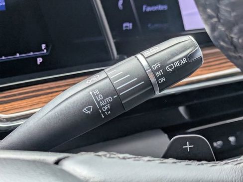 Used 2023 Cadillac Escalade ESV Premium Luxury w/ Performance Package image 31