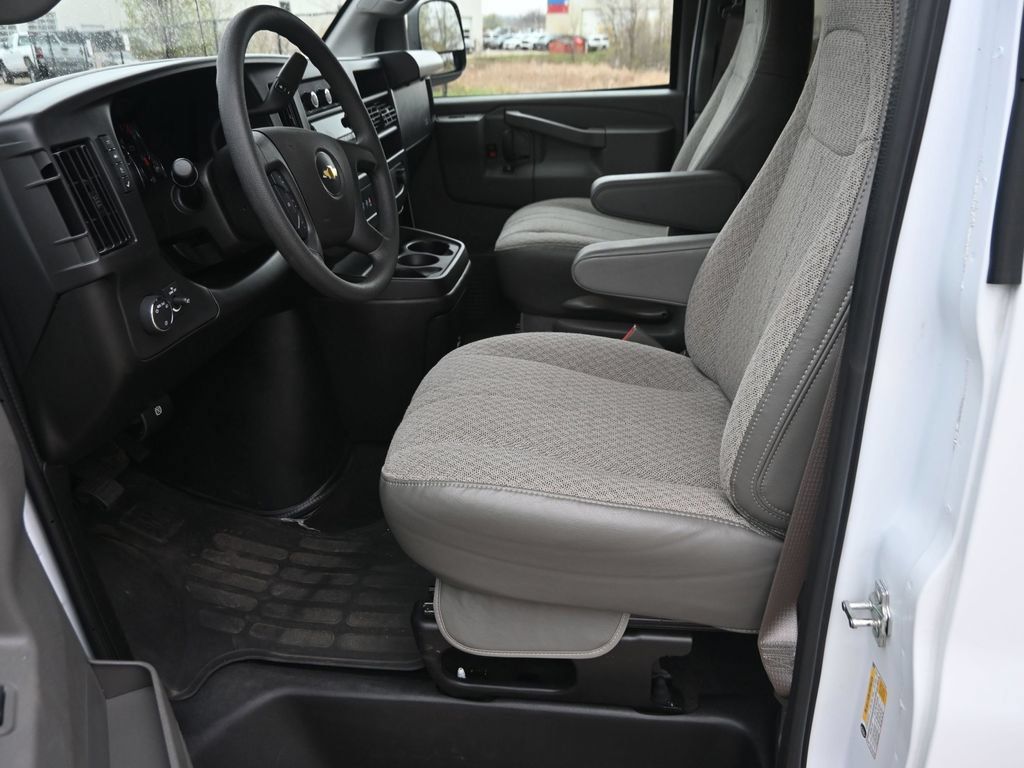 Used 2025 Chevrolet Express 3500 LT w/ LT Preferred Equipment Group RWD image 20