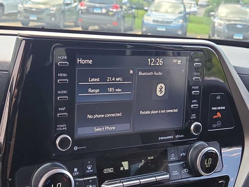 Used 2021 Toyota Highlander LE AWD/4WD image 17