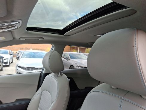 Used 2022 Kia Niro LXS image 24