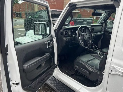 Used 2022 Jeep Wrangler Unlimited Sahara w/ Cold Weather Group AWD/4WD image 8
