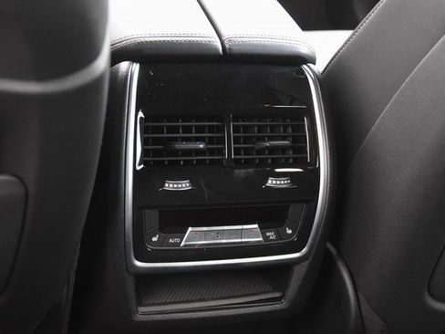 Used 2024 BMW X5 xDrive50e image 21