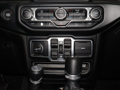 Used 2021 Jeep Wrangler Unlimited Sport AWD/4WD image 11