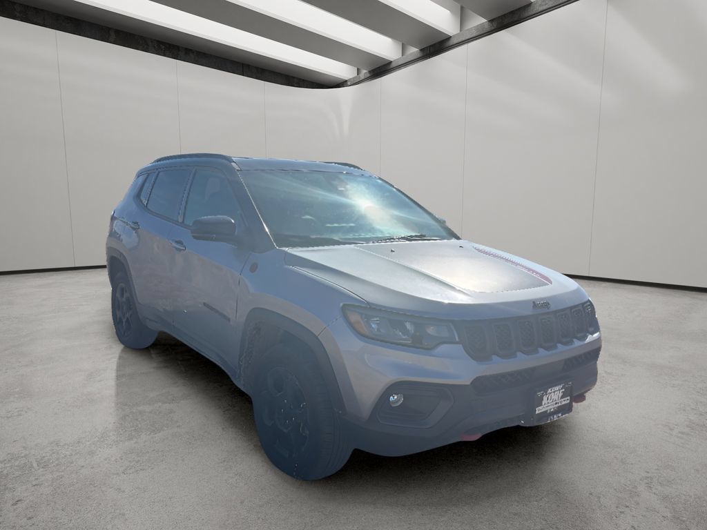 Used 2024 Jeep Compass Trailhawk AWD/4WD image 3