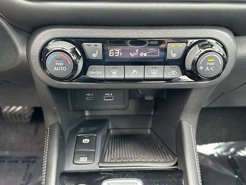 Used 2023 Nissan Kicks SR w/ SR Premium Package FWD image 38
