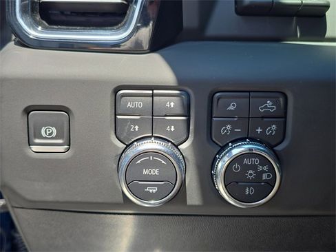 New 2025 GMC Sierra 3500 Denali w/ Denali Reserve Package image 24