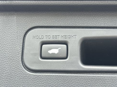 Certified 2025 Honda Pilot Black Edition image 18