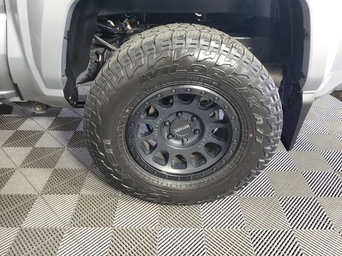 Used 2025 Toyota Tacoma TRD Sport image 33