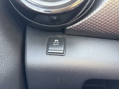 Used 2019 Nissan Kicks SV image 33