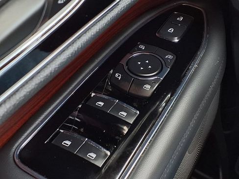 Certified 2024 Lincoln Navigator Reserve AWD/4WD image 17
