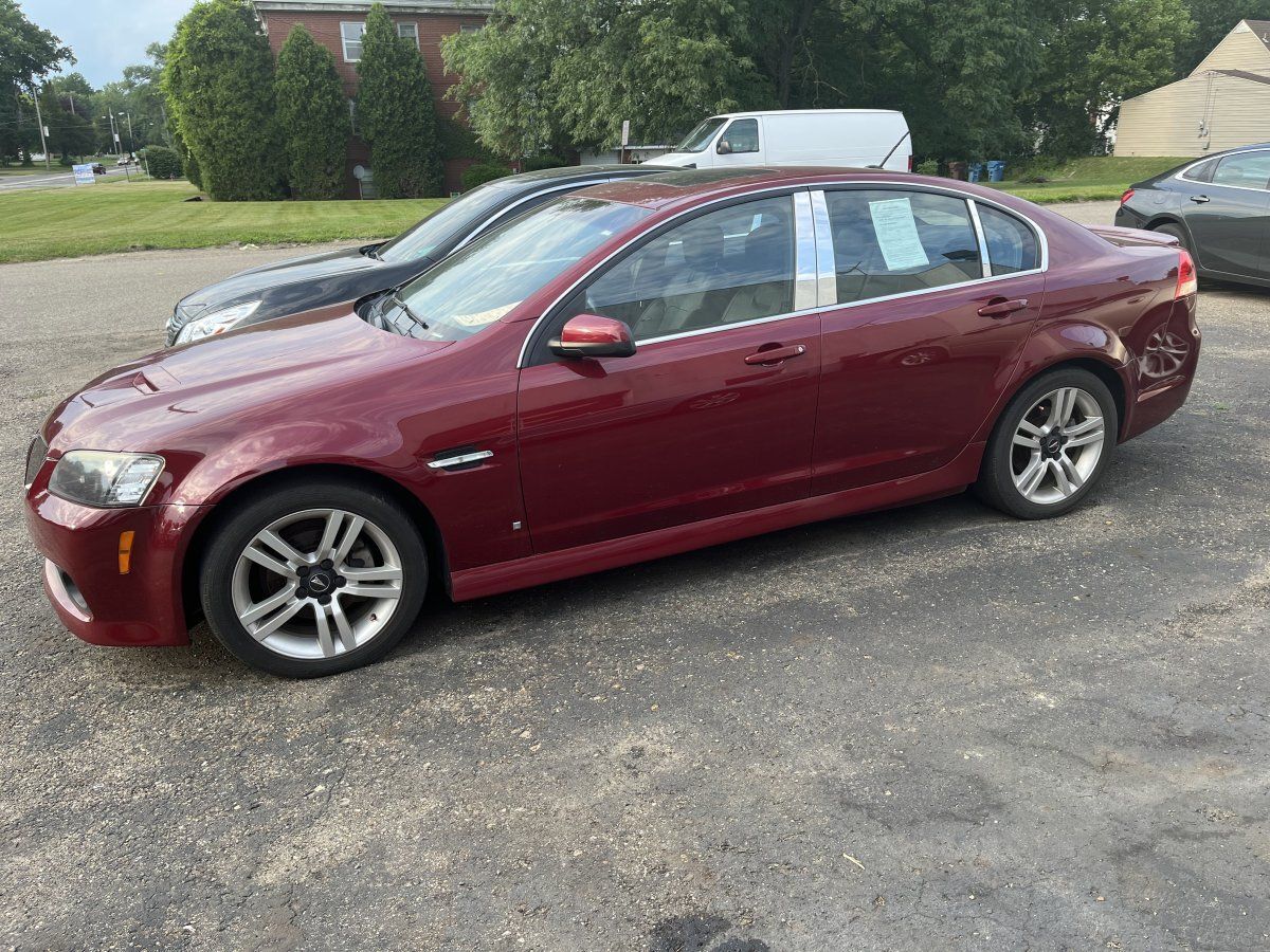 Used 2009 Pontiac G8 w/ Premium Package RWD image 7