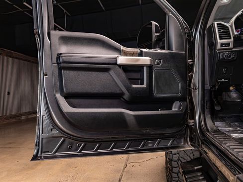 Used 2019 Ford F250 Lariat image 28