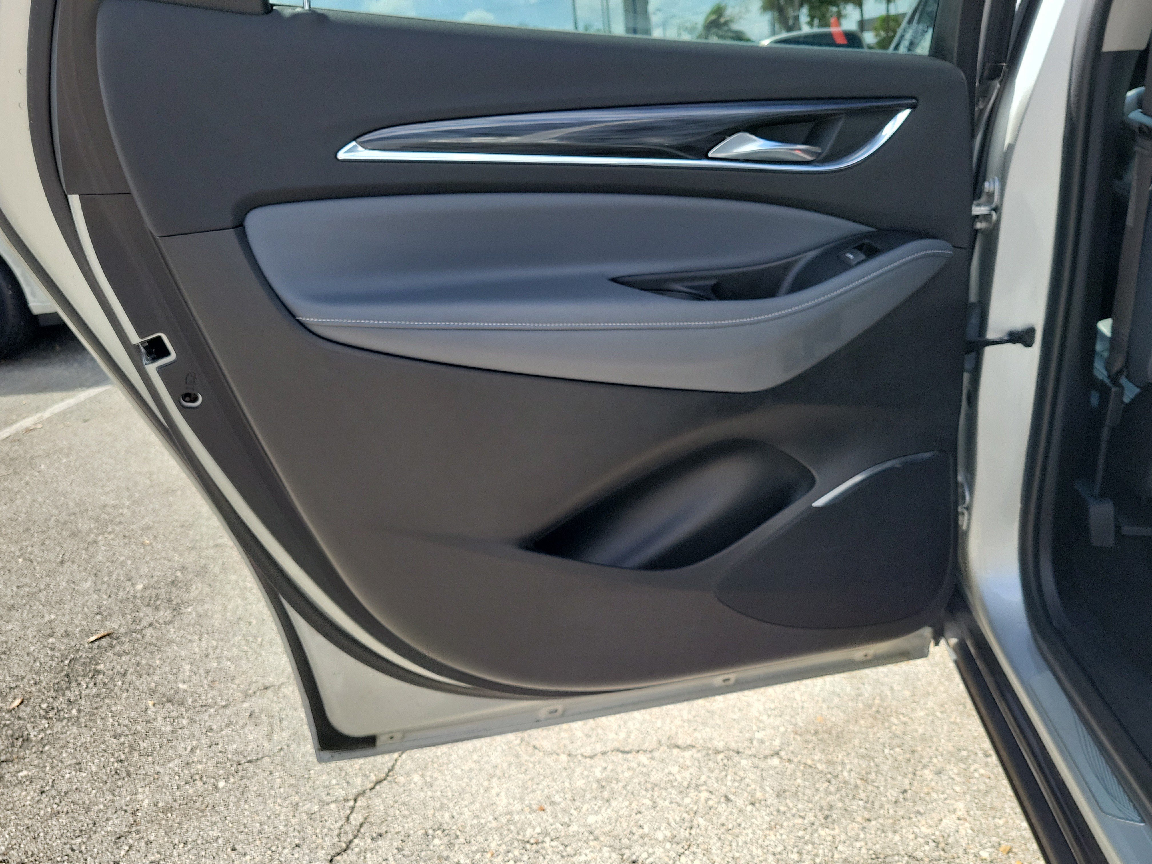 Used 2018 Buick Enclave Essence FWD image 12