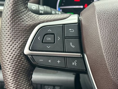 Used 2023 Toyota Sienna Platinum image 36