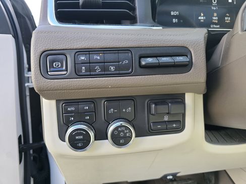 Used 2022 GMC Yukon XL Denali w/ Denali Ultimate Package AWD/4WD image 22