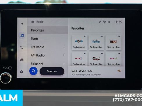 Used 2025 Toyota Camry LE image 39