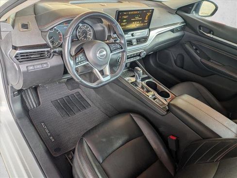 Used 2023 Nissan Altima 2.5 SR w/ SR Premium Package image 10
