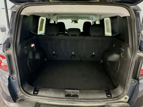 Used 2023 Jeep Renegade Latitude image 30