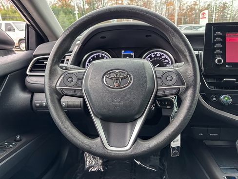 Used 2022 Toyota Camry LE image 25