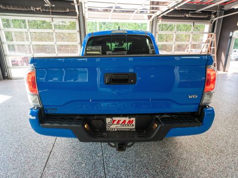 Used 2021 Toyota Tacoma TRD Sport AWD/4WD image 3