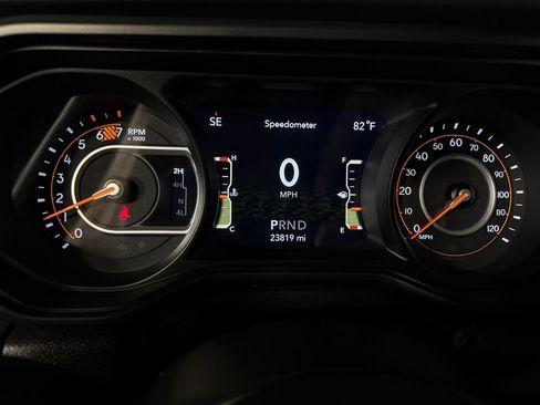 Certified 2025 Jeep Wrangler Unlimited Rubicon w/ Convenience Group AWD/4WD image 17
