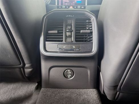 Used 2023 Porsche Macan AWD/4WD image 21