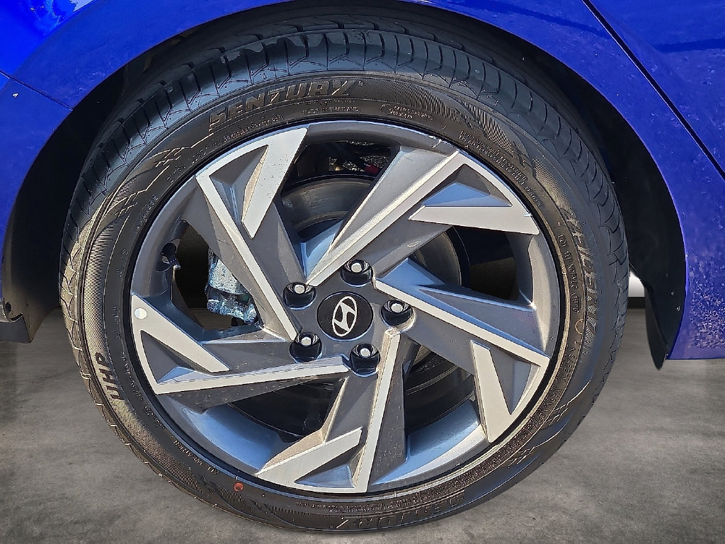 Used 2025 Hyundai Elantra SEL FWD image 7