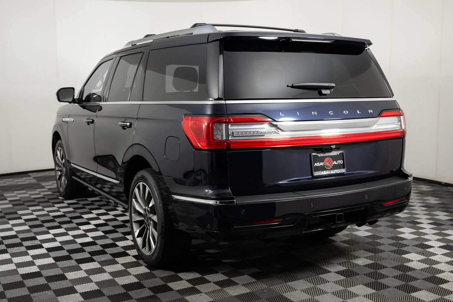 Used 2021 Lincoln Navigator Reserve w/ Cargo Convenience Package AWD/4WD image 5