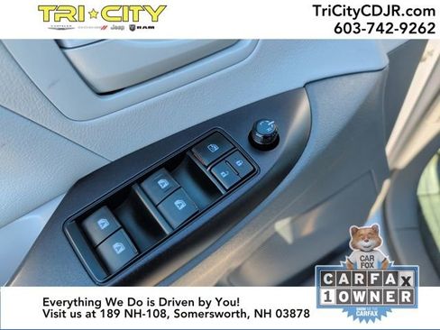 Used 2017 Toyota Sienna L image 15