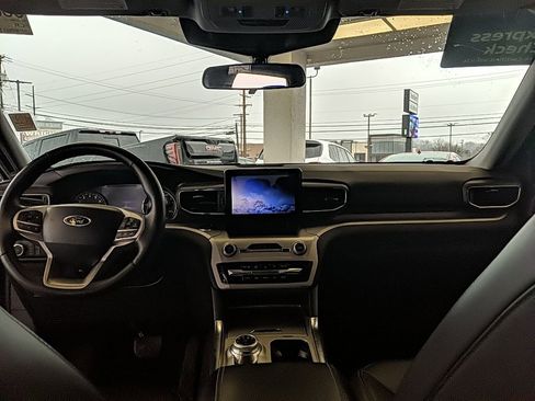 Used 2023 Ford Explorer XLT w/ Equipment Group 202A image 15