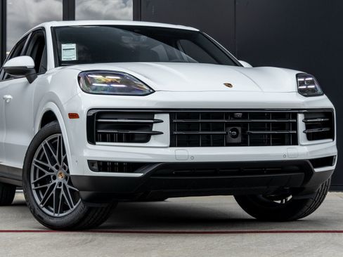 Certified 2025 Porsche Cayenne image 9