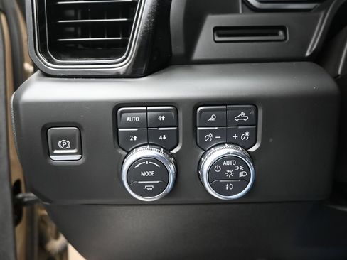 Used 2023 GMC Sierra 1500 AT4 w/ AT4 Premium Package AWD/4WD image 16