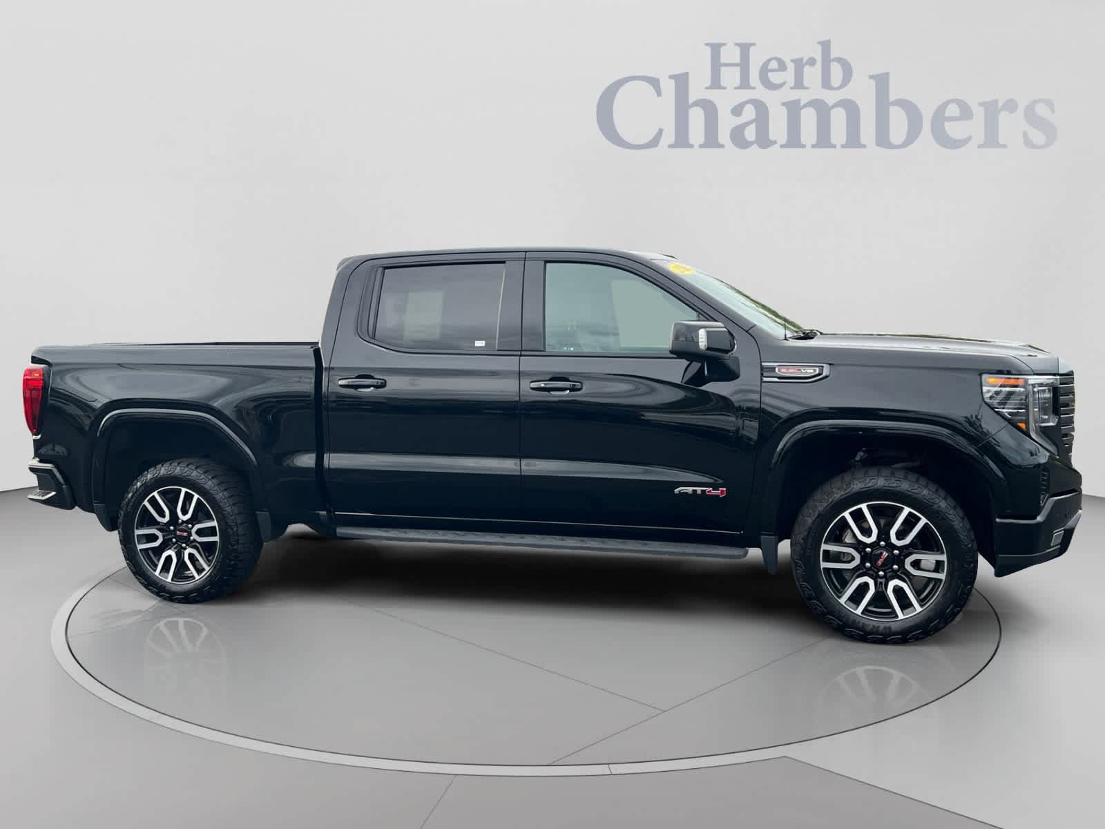 Used 2023 GMC Sierra 1500 AT4 w/ AT4 Premium Package AWD/4WD image 5