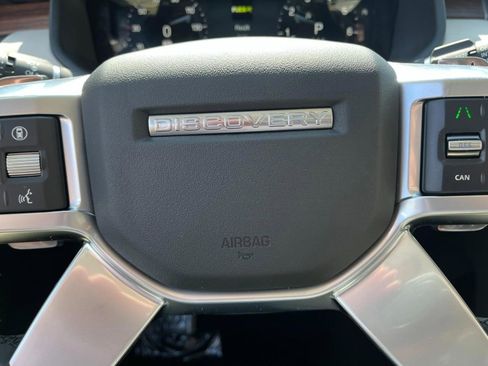 Used 2025 Land Rover Discovery S image 22