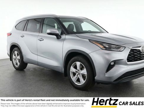 Used 2025 Toyota Highlander LE FWD image 1