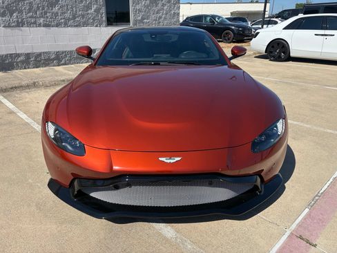 Used 2019 Aston Martin V8 Vantage Coupe RWD image 2