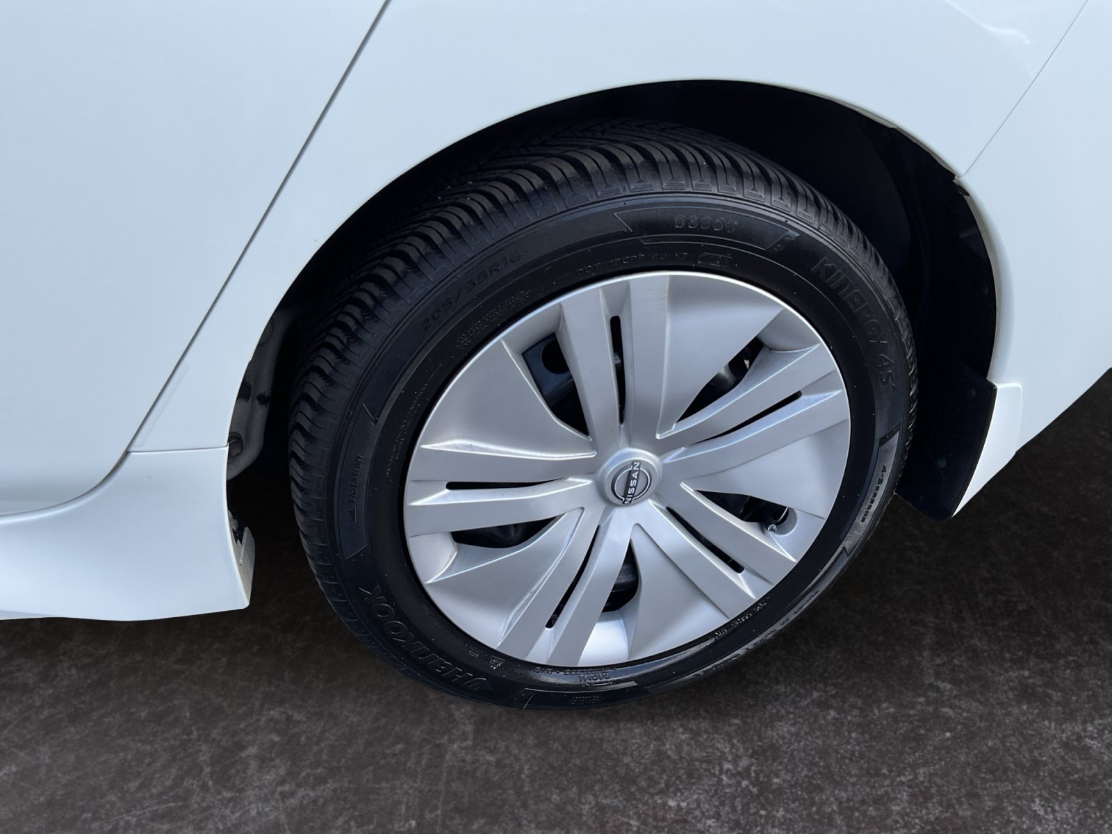 Used 2025 Nissan Leaf S FWD image 9