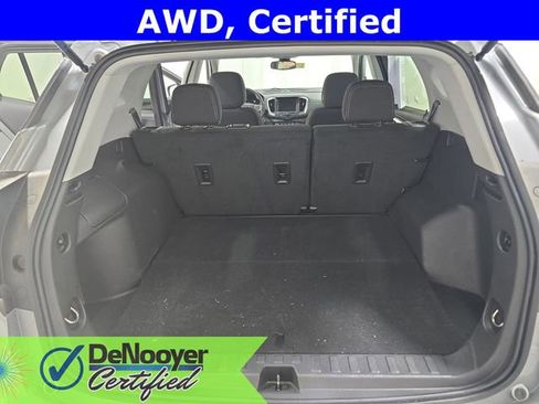 Used 2024 GMC Terrain SLE image 12