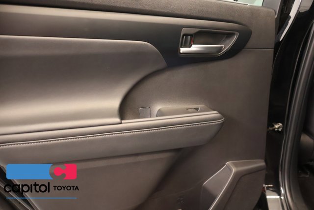 Used 2025 Toyota Highlander XSE AWD/4WD image 31
