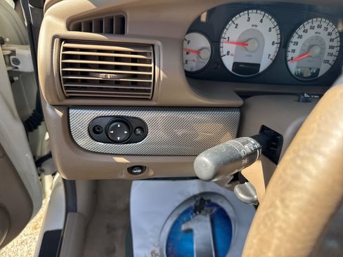 Used 2004 Chrysler Sebring GTC image 9