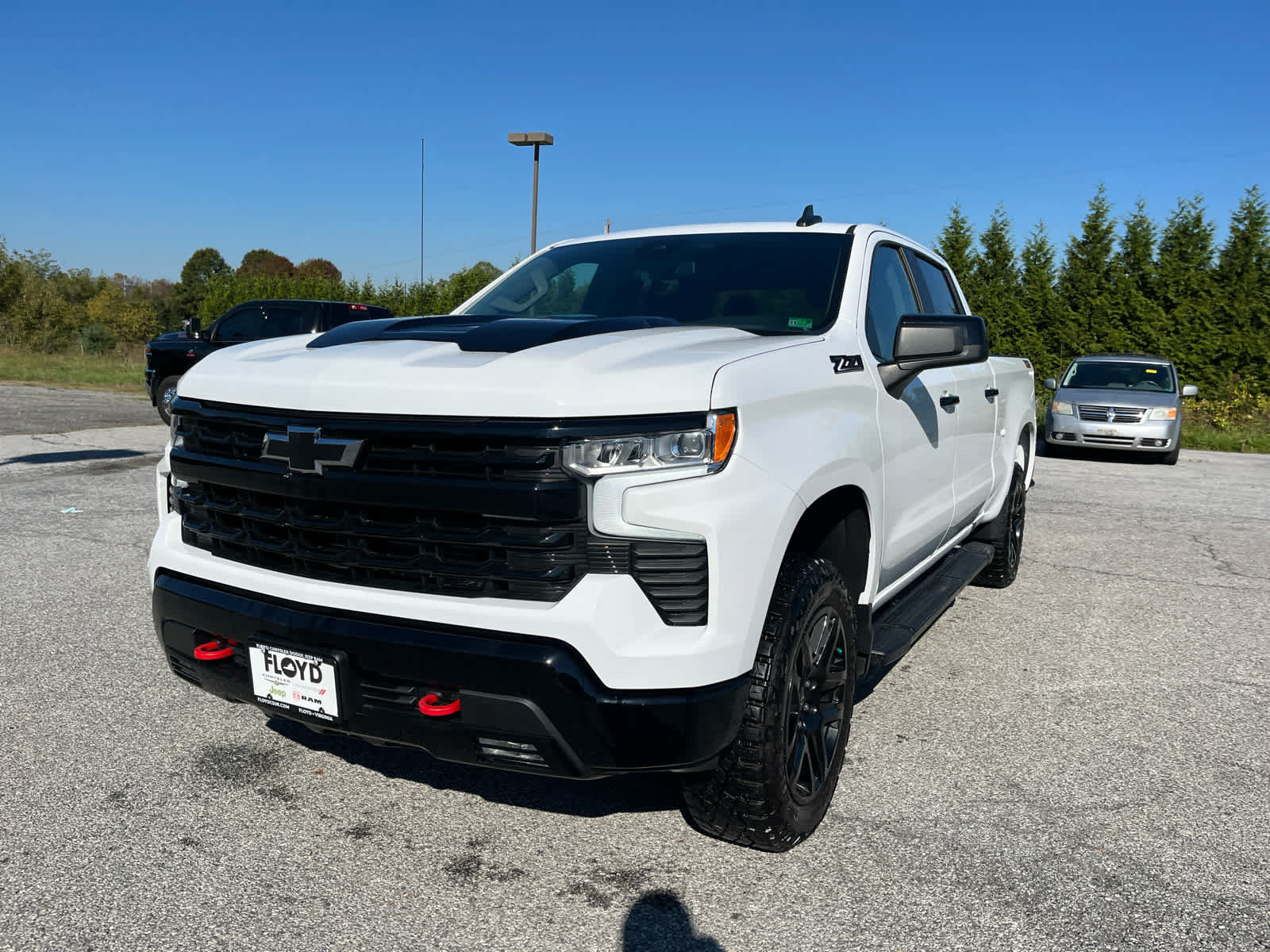 Used 2024 Chevrolet Silverado 1500 LT Trail Boss w/ LPO, Dark Essentials Package AWD/4WD image 7