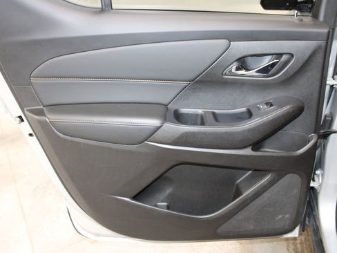 Used 2021 Chevrolet Traverse RS FWD image 23