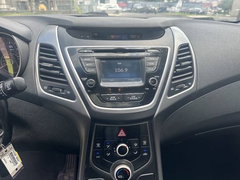 Used 2015 Hyundai Elantra SE w/ Option Group 03 FWD image 11