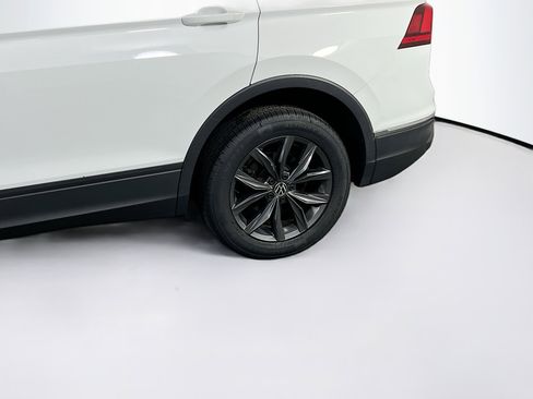 Used 2022 Volkswagen Tiguan SE image 30