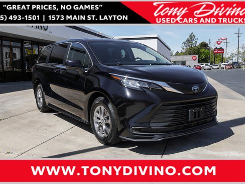 Used 2023 Toyota Sienna LE AWD/4WD image 1