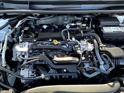 Used 2025 Toyota Corolla SE image 30